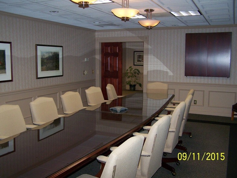 More Photos Of 9 Washington Sq, Albany Office For Sale