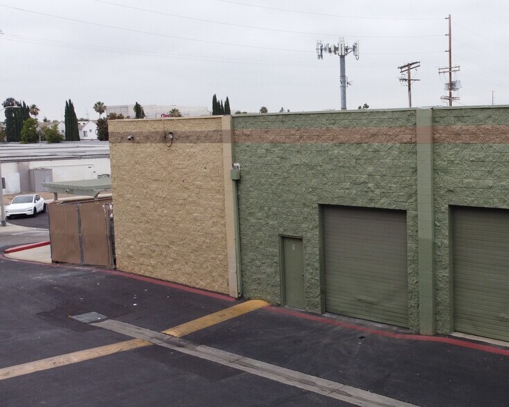More Photos Of 9340 Corbin Ave, Northridge Warehouse For Lease