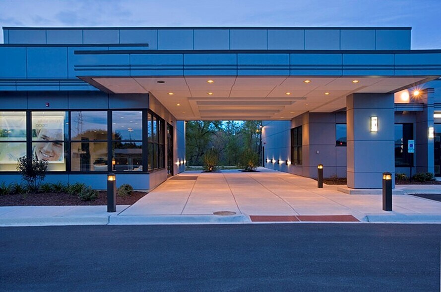 Primary Photo Of 486 W Boughton Rd, Bolingbrook Medical For Lease