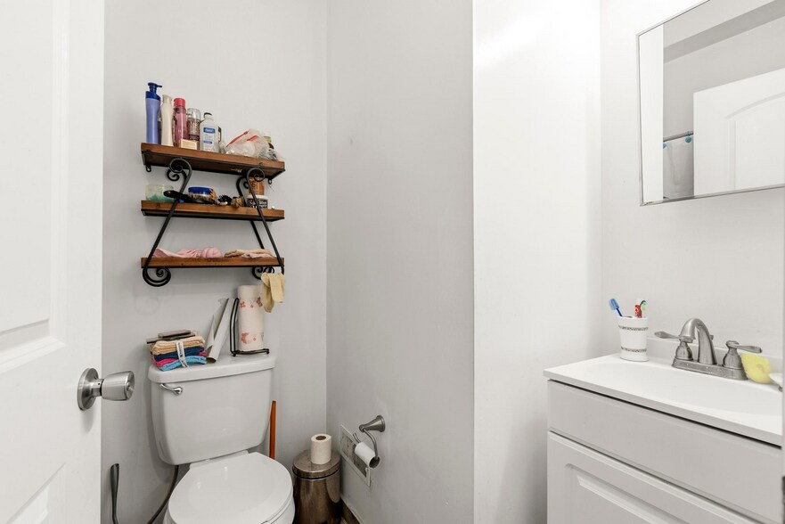 More Photos Of 825 N 41st St, Philadelphia Apartments For Sale