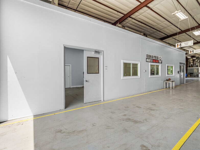 More Photos Of 716 Columbus Ave, Melbourne Manufacturing For Lease