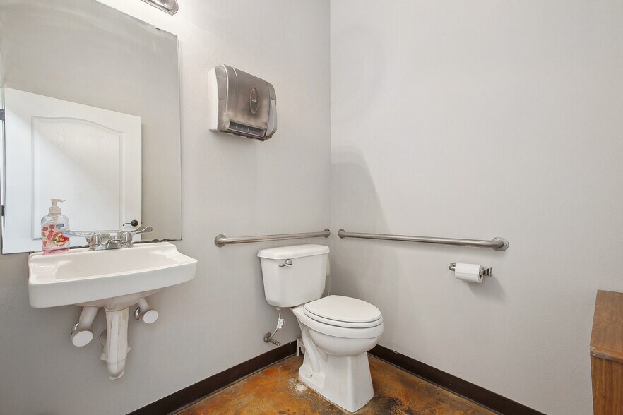 More Photos Of 568 Belle Terre Blvd, La Place Office For Sale