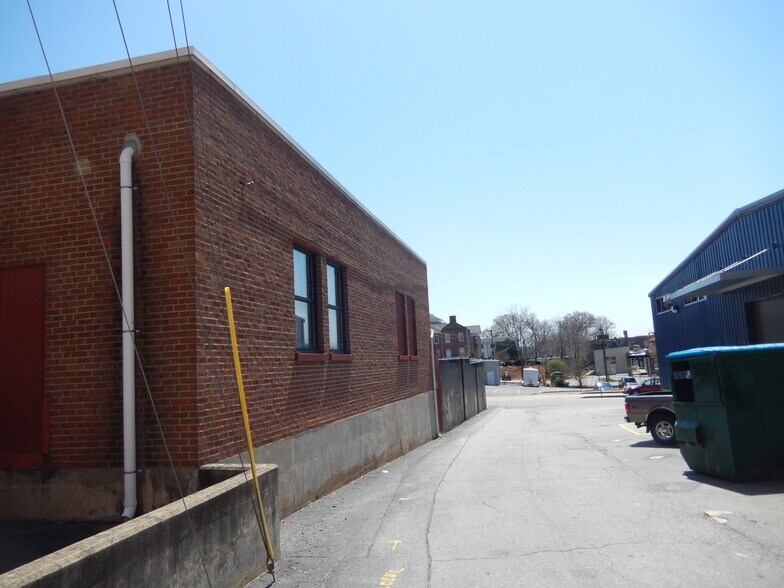 More Photos Of 46 Aston St, Asheville Light Manufacturing For Lease
