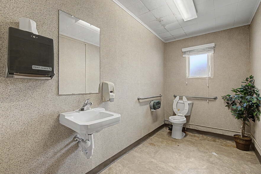 More Photos Of 1117 10th St, Huntsville Office For Lease