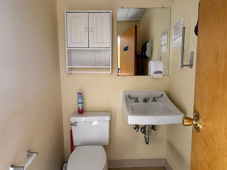 More Photos Of 219 Richmond Ave, New Milford Medical For Sale