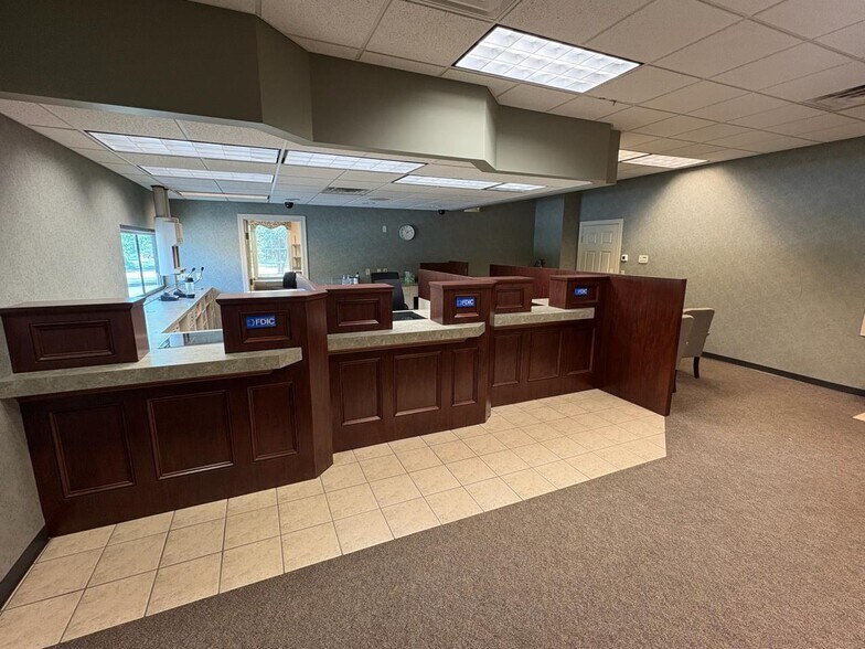 More Photos Of 998 3rd St, Beaver Office For Sale