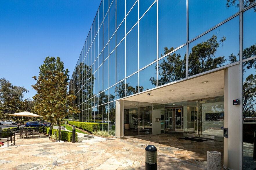 More Photos Of 4040 MacArthur Blvd, Newport Beach Office For Lease