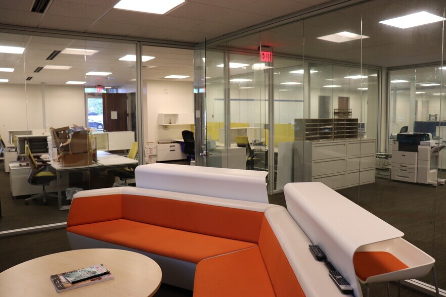 More Photos Of 8025 Creedmoor Rd, Raleigh Office For Sale