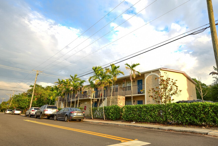 More Photos Of 409 4th Ave N, Lake Worth Apartments For Sale