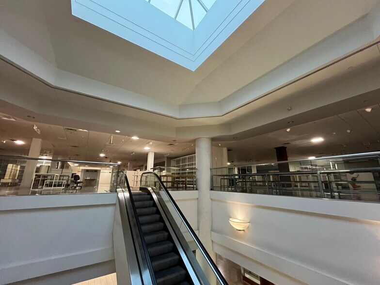 More Photos Of 200 Beaver Valley Mall, Monaca Freestanding For Lease