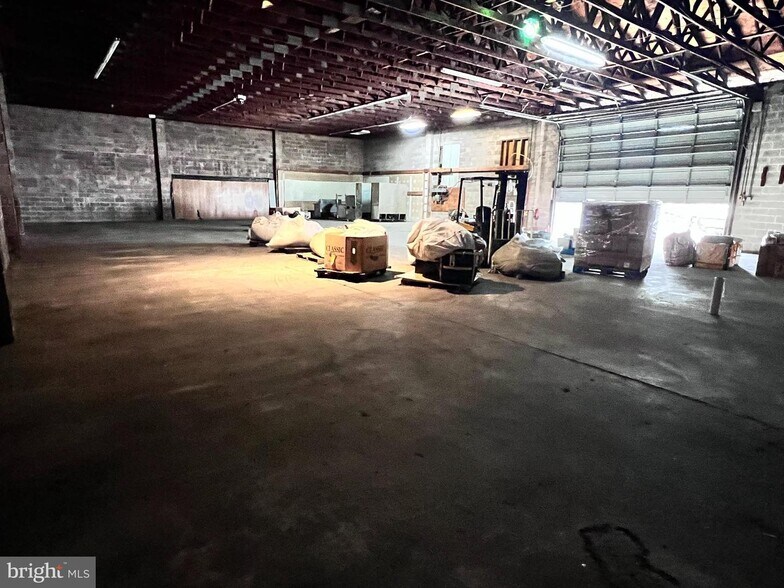 More Photos Of 4929 Cottman Ave, Philadelphia Manufacturing For Lease