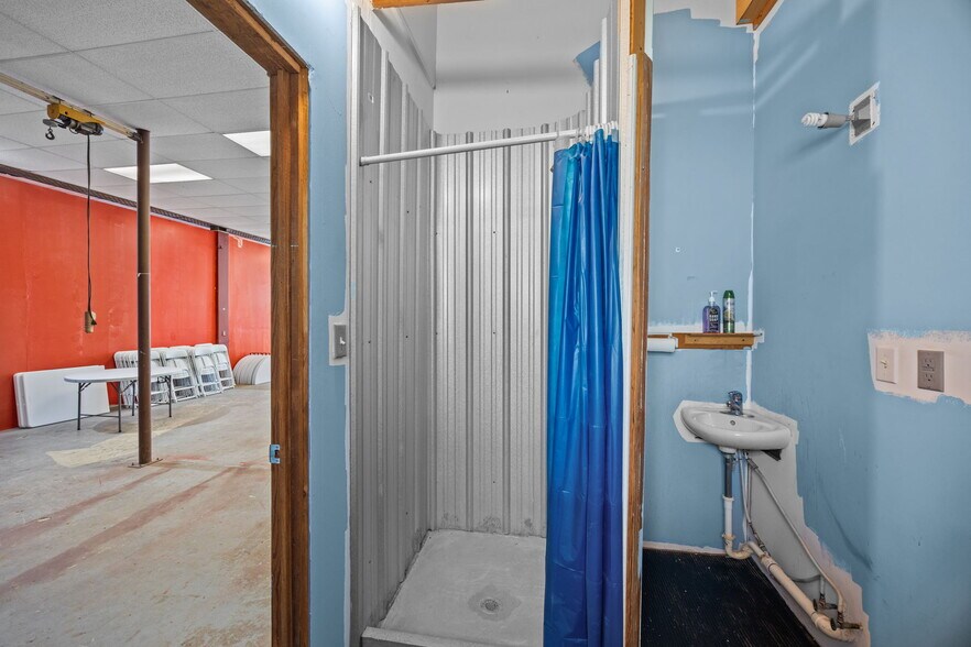 More Photos Of 4096 West Ave, Ayden General Retail For Sale