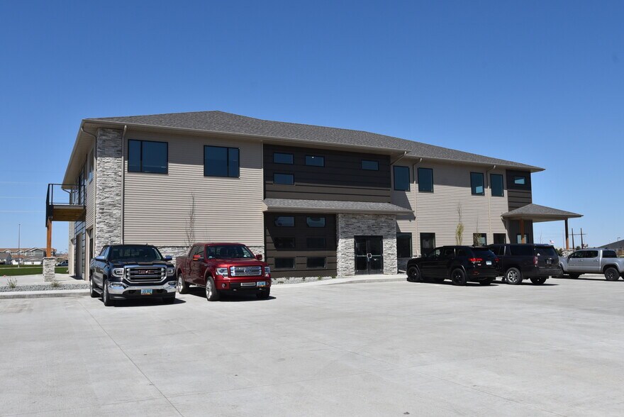 More Photos Of 3253 42nd St S, Fargo Office For Lease