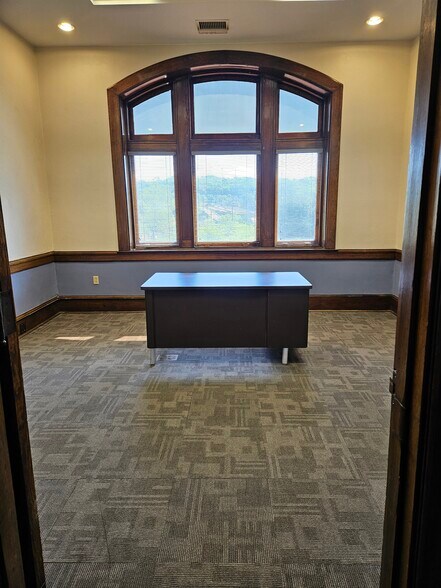 More Photos Of 17 Howard St, Cumberland Office For Lease