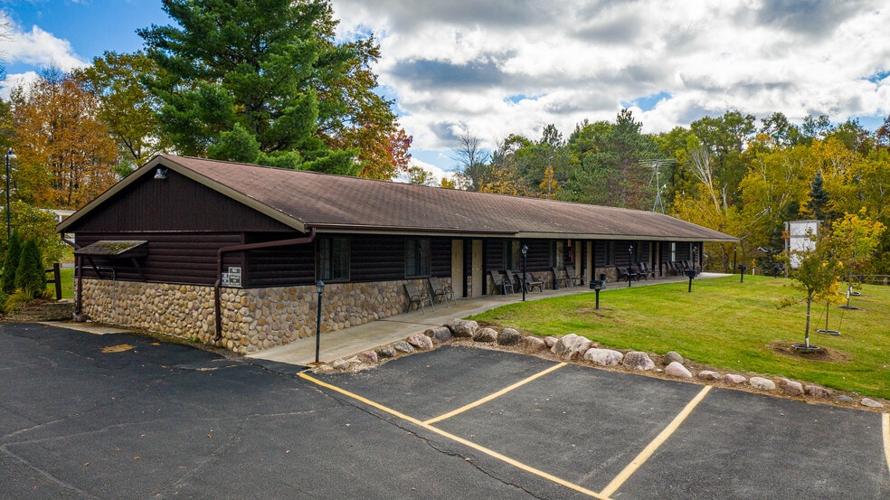 More Photos Of N10120 Parkway Rd, Crivitz Hotel For Sale