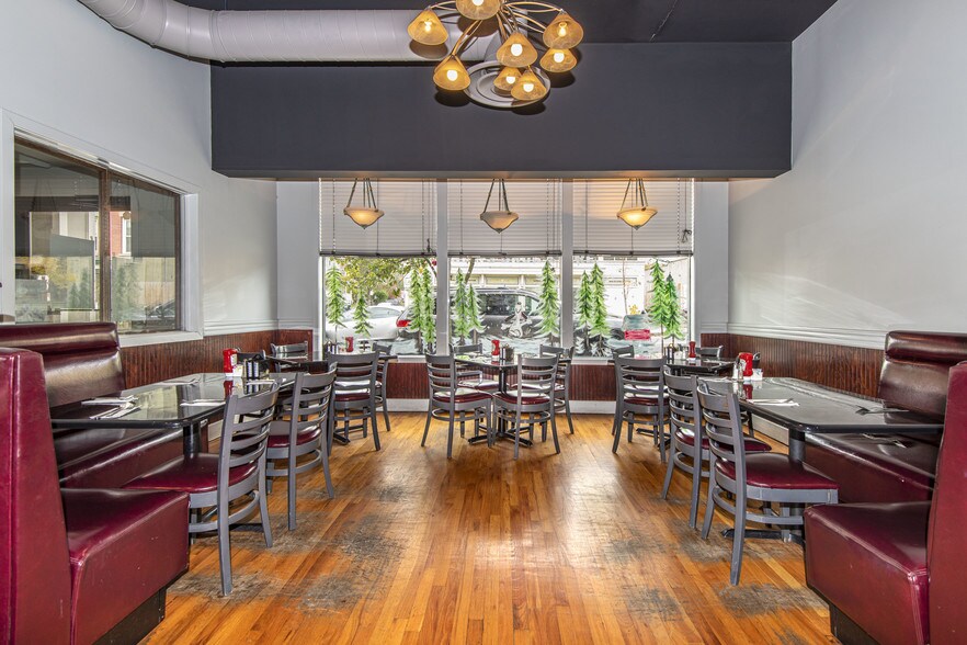 More Photos Of 32-34 Main St, Warwick Restaurant For Sale