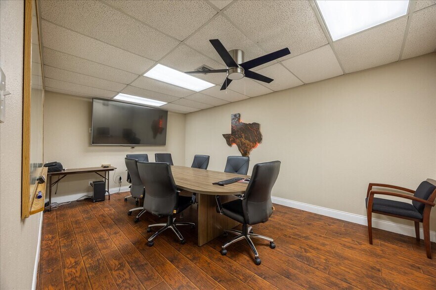 More Photos Of 812 Lexington Dr, Plano Office For Sale