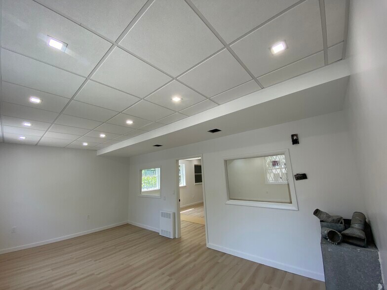 More Photos Of 15 Saint Pauls Ave, Staten Island Medical For Lease
