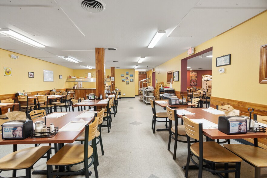 More Photos Of 125 N Newton St, Middleton Restaurant For Sale