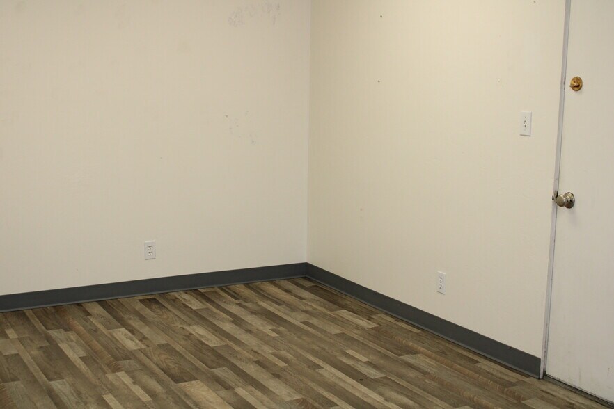 More Photos Of 1286-1296 Addison Ave E, Twin Falls Storefront Retail Office For Lease