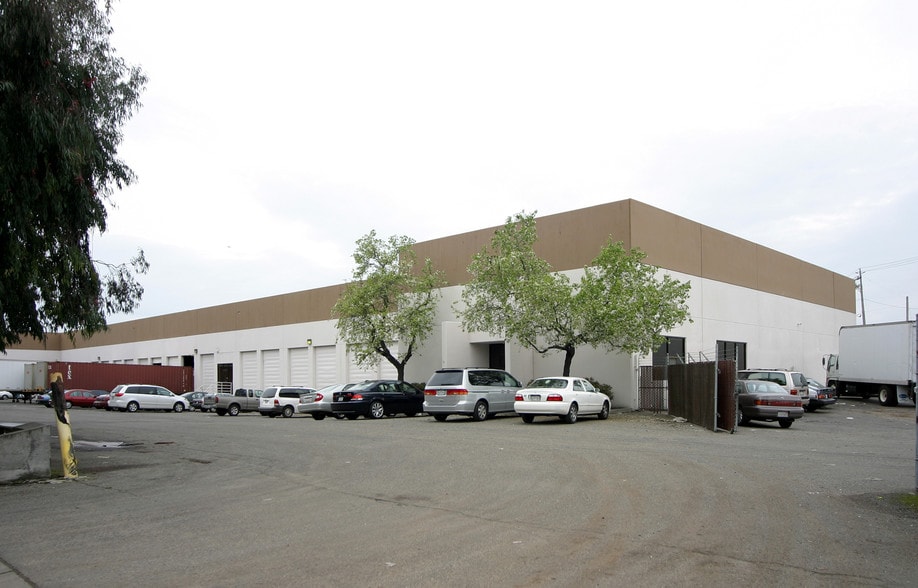 More Photos Of 2671-2675 McCone Ave, Hayward Warehouse For Lease