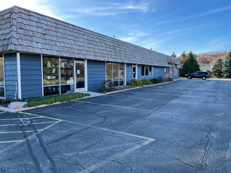 More Photos Of 2410 Milwaukee St, Delafield Storefront Retail Office For Lease