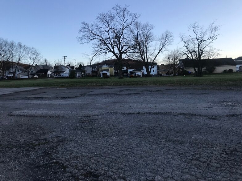 More Photos Of 90 Pattison St, Evans City Manufacturing For Lease