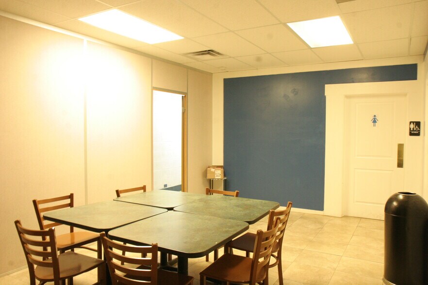 More Photos Of 4684-4688 W Chinden Blvd, Boise Freestanding For Lease