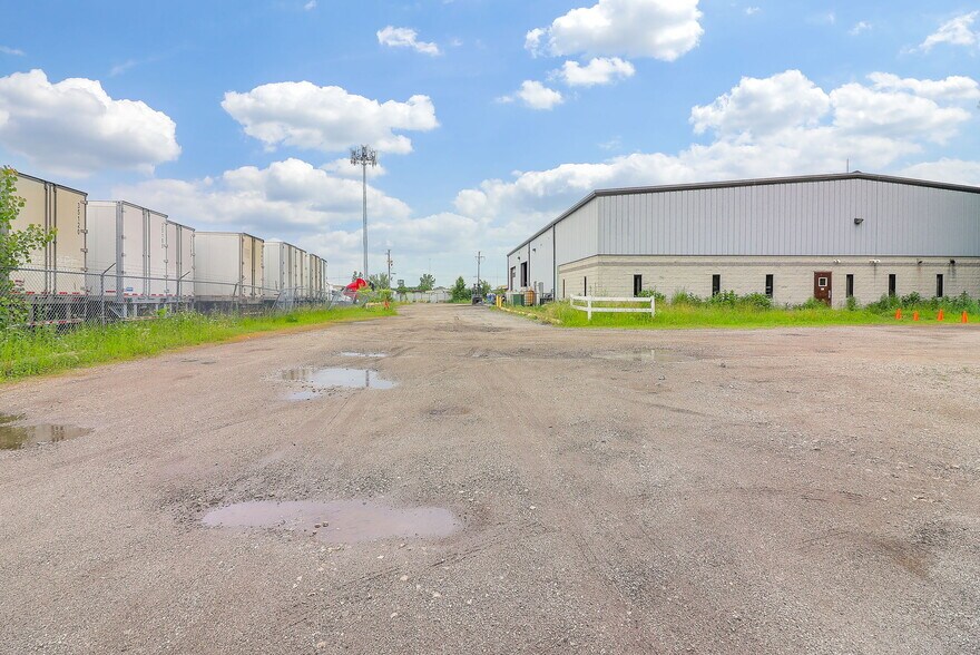 More Photos Of 17735 Chappel Ave, Lansing Industrial For Sale