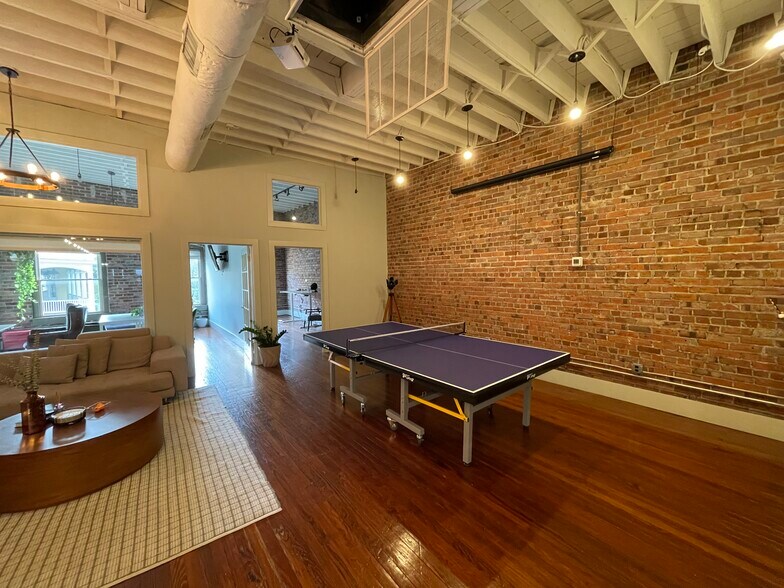 More Photos Of 463 King St, Charleston Storefront Retail Office For Lease