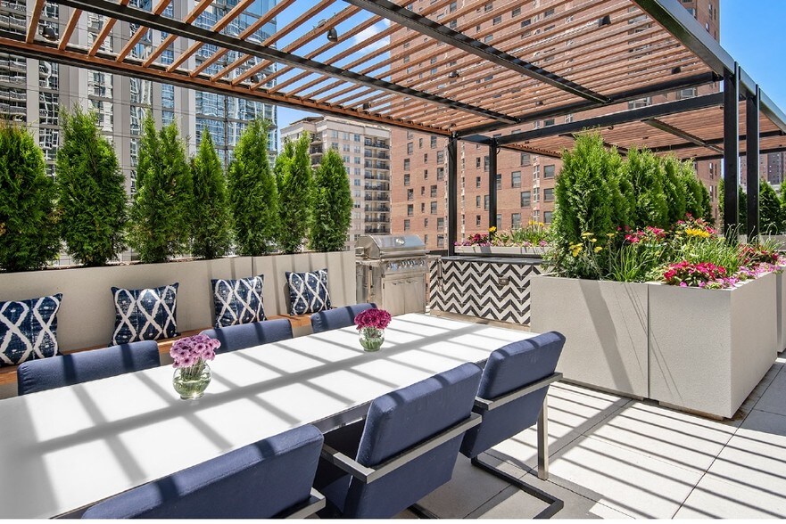 More Photos Of 1 E Delaware Pl, Chicago Apartments For Lease