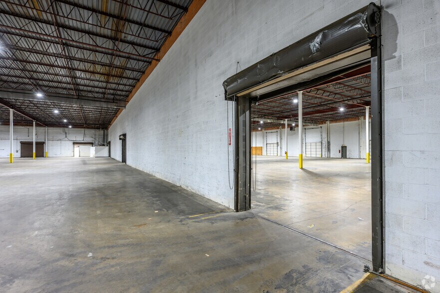 More Photos Of 4520 S Buckner Blvd, Dallas Manufacturing For Lease