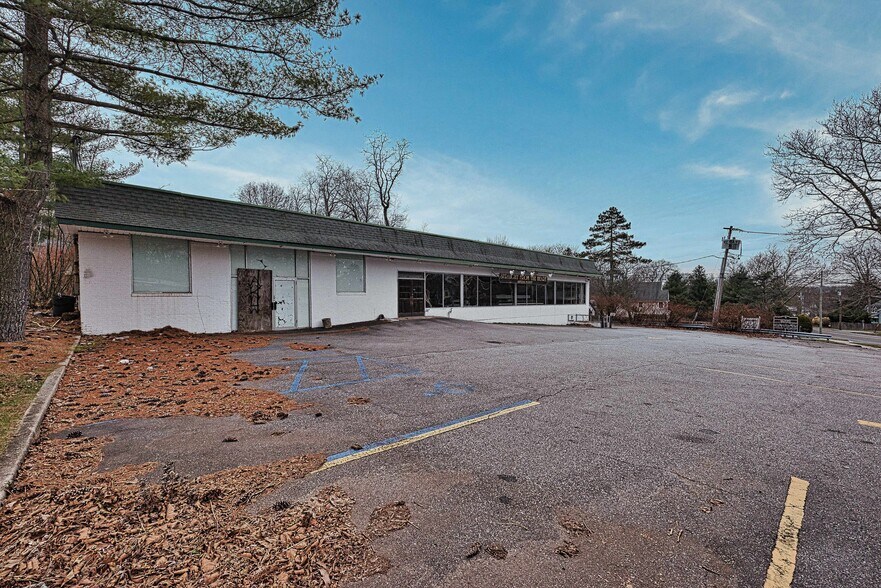 More Photos Of 80 E Main St, Huntington Freestanding For Sale