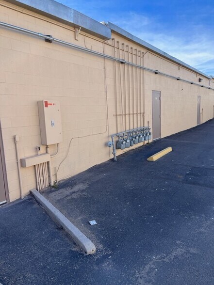 More Photos Of 11601 Pellicano Dr, El Paso Unknown For Lease
