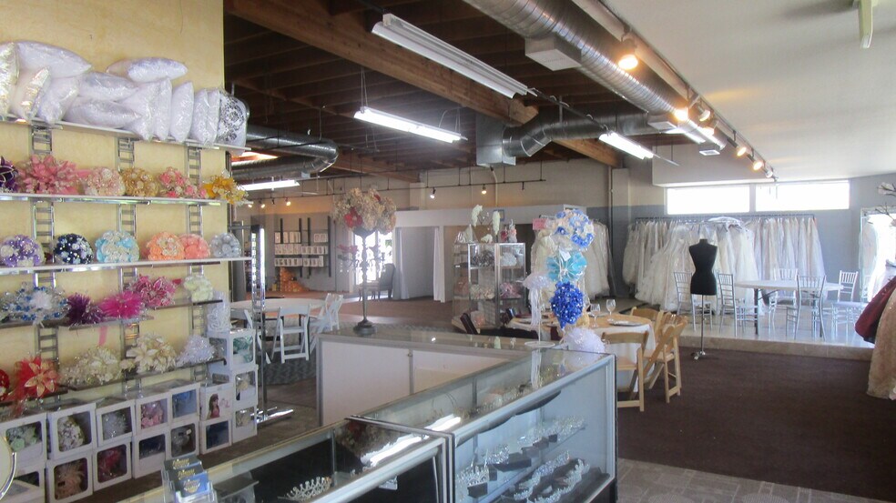 More Photos Of 300 W College Ave, Santa Rosa Freestanding For Sale