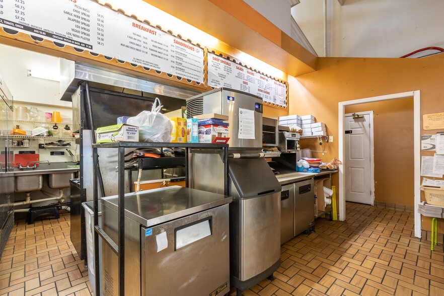 More Photos Of 2441 NW 43rd St, Gainesville Storefront For Sale