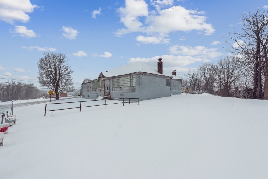 More Photos Of 1131 Sunview ave, Jeannette Manufacturing For Sale