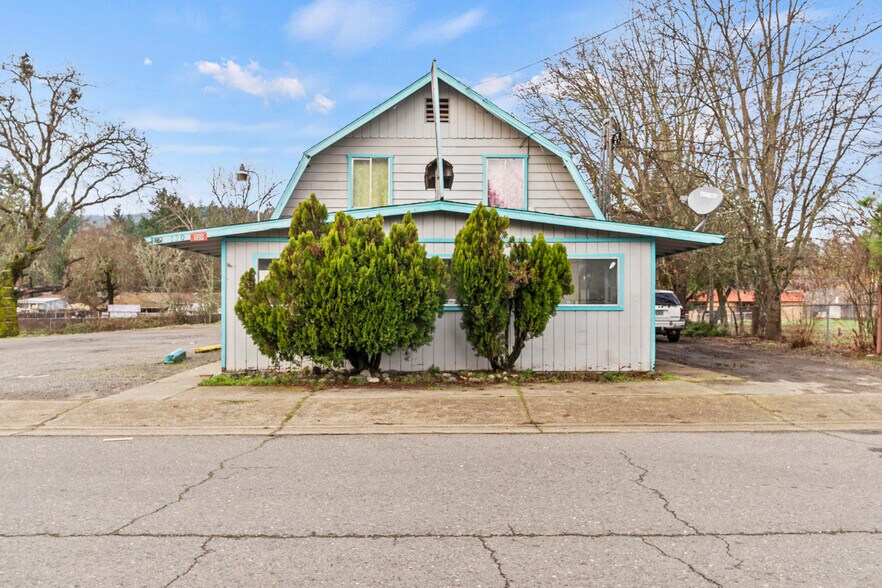 More Photos Of 120 S Hussey Ave, Cave Junction Specialty For Sale