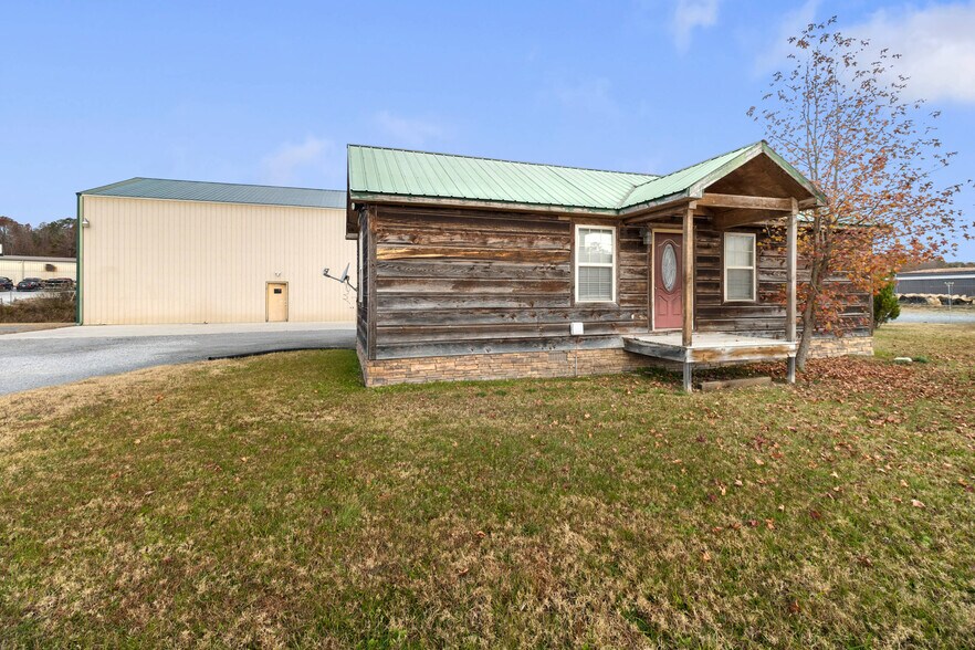 More Photos Of 372 Jones St, Decatur Warehouse For Sale