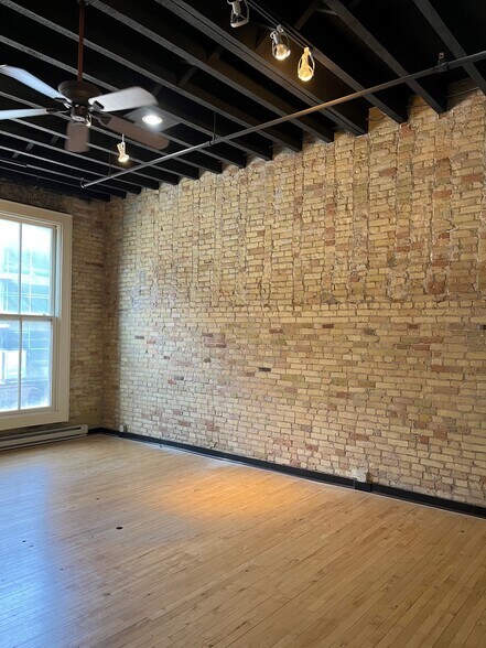 More Photos Of 518-522 N Water St, Milwaukee Storefront Retail Office For Sale