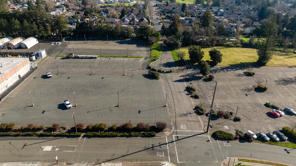 More Photos Of Northpoint Pky, Santa Rosa Land For Lease