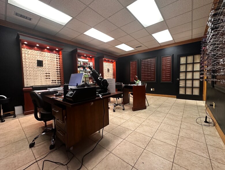 More Photos Of 2702 Shepherd St, Abilene Office For Sale
