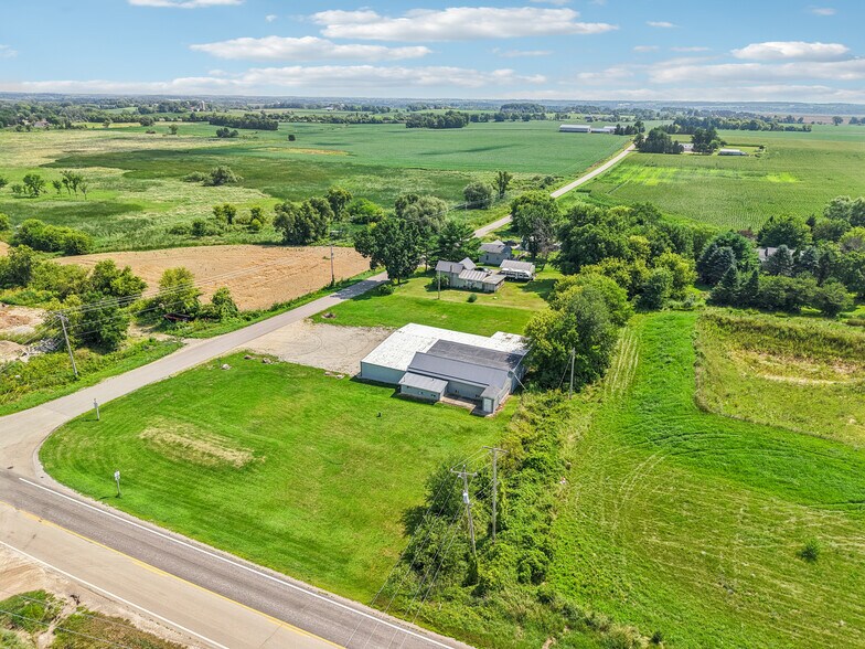 More Photos Of W9231 Bobolink Rd, Reeseville Warehouse For Sale