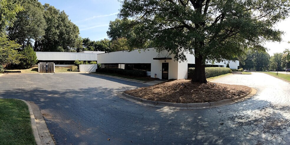 More Photos Of 421 Minuet Ln, Charlotte Office For Lease