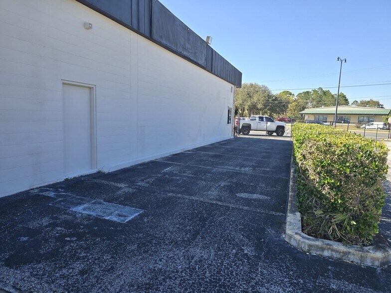 More Photos Of 2885 S Orlando Dr, Sanford Freestanding For Sale