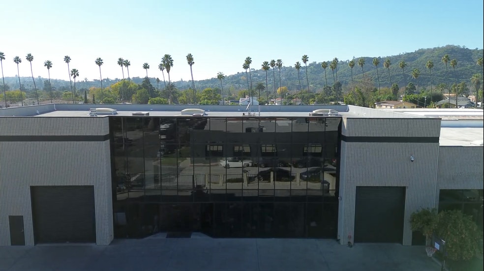 More Photos Of 1521 Railroad St, Glendale Warehouse For Lease