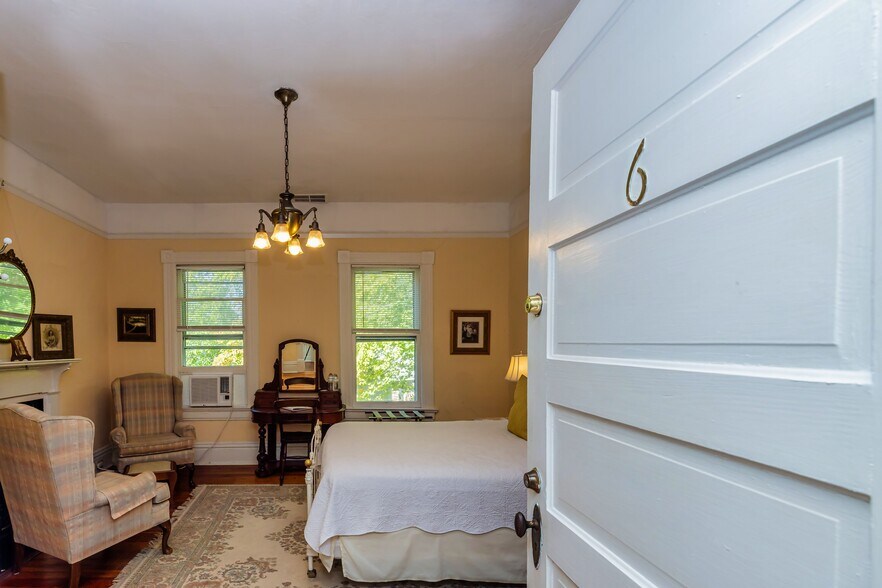 More Photos Of 252 Seavy St, Senoia Hospitality For Sale