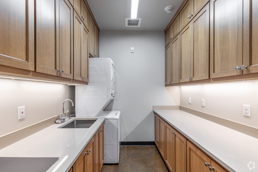 More Photos Of 512-514 7th St, Oregon City Medical For Lease