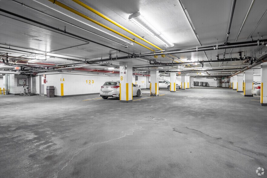 More Photos Of 100 Metcalfe St, Ottawa Office For Lease