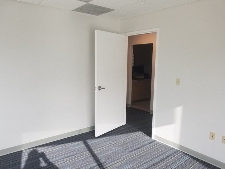 More Photos Of 2500 NW 107th Ave, Miami Office For Sale